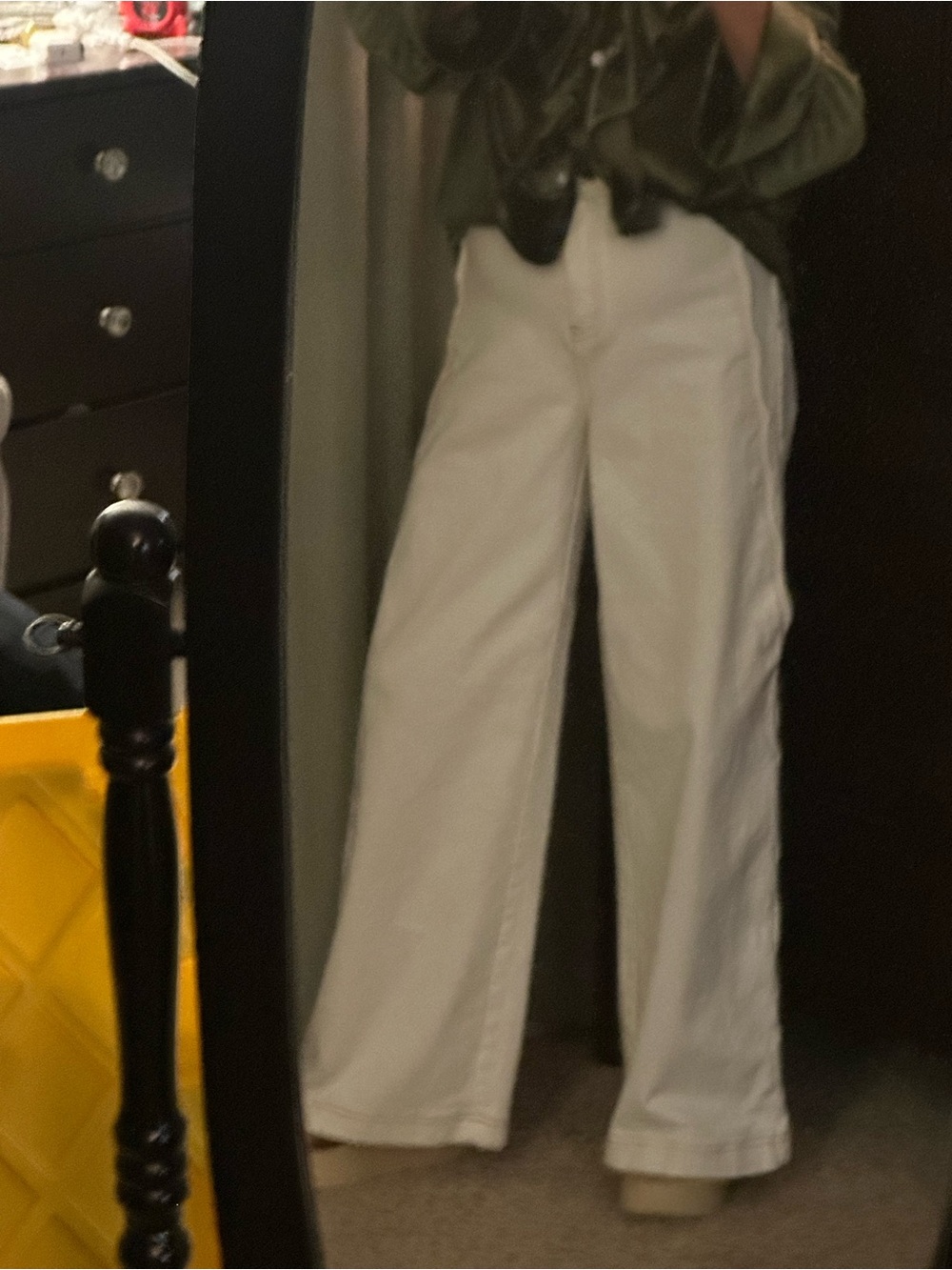 Camellia cream contrast stitch flare pants size small.